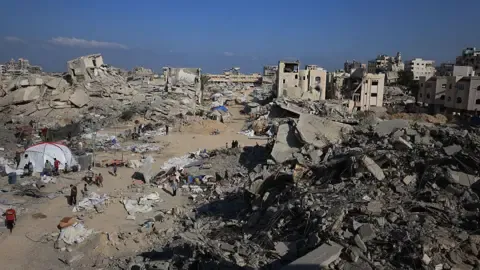 Military Tanks Advance into Major Gazan Residential Area