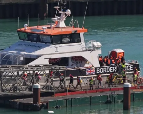 British Ministers Affirm Migrant Returns Deal with France Goes Ahead Amid Legal Challenge