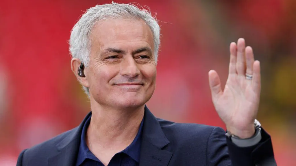 Which person would say no to Benfica? - The Special One touches down for negotiations
