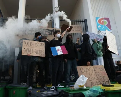 New French Prime Minister Under Intense Pressure as Nationwide Protests Paralyze Education and Transport